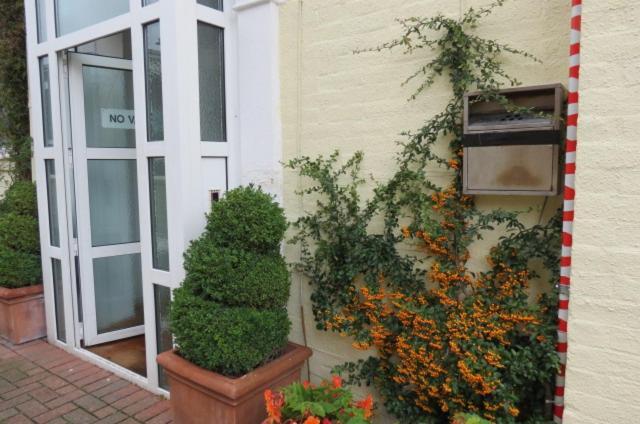 Hunters Lodge Guest House Саутхамптън Екстериор снимка